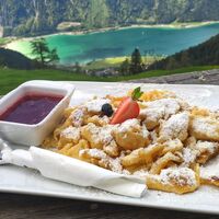 Auf der Dalfaz Alm gibt's einen köstlichen Kaiserschmarrn.
