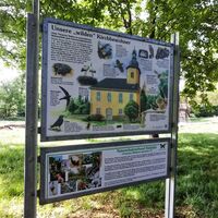 Mehrere Infotafeln entlang der Tour berichten von Flora und Fauna
