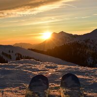 Vom Gipfel des Dravha fahren wir zurück zur Skipiste und zu den Parkplätzen