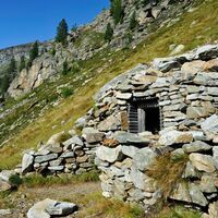 Grasleitenstollen mit den Resten der dazugehörigen Siedlung