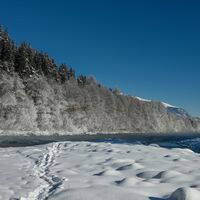 Der Sandstrand bei Ilanz im Schnee