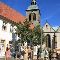 Historisches Rathaus und Aegidiuskirche am Marktplatz Wiedenbrück