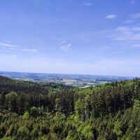 Turmaussicht nach Westen, vorne Hausruck-, hinten Innviertel