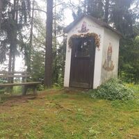 Durch_einen_schönen_Hochwald_Kleine Kapelle