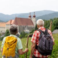 Der Mariazeller Gründerweg startet beim Stift St. Lambrecht.