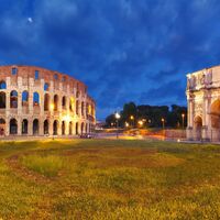 Kolosseum und Titusbogen in Rom
