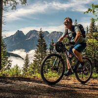 Im Hintergrund der Admonter Reichenstein
