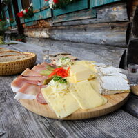 Leckere Jause auf der Kreealm-Kreehütte
