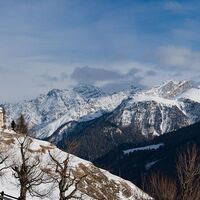 Totalaufnahme Guarda von Westen