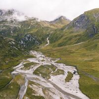 Die wunderschöne Flusslandschaft auf der Greina