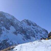 Triglavski dom na Kredarici (2515 m), Rastplatz und höchster Punkt unserer Skitour.
