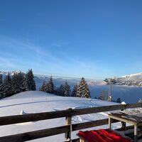 Schöne Aussicht auf der Terrasse des Skihüttlis Golerberg