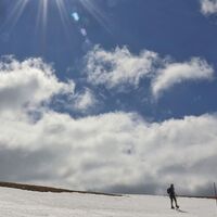 Der Weg ist ab dem Wegpunkt Kote mit Schneestangen markiert