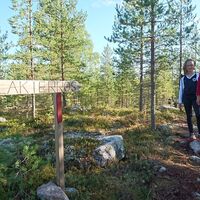 Wegweiser Luolakierros - Höhlenrundweg