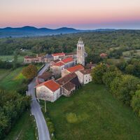 Volčji Grad aus der Luft.