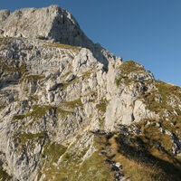 schön schlängelt sich der Steig bergauf