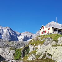 Puntegliashütte im Sommer