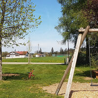 Spielplatz mit TSV Gaststätte