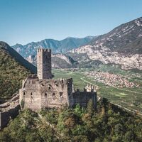 Die Burg Drena und das Sarca-Tal