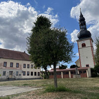 Kirche und ehem. Gemeindehaus Berkach