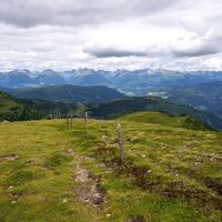 Über sanfte Almwiesen.jpg