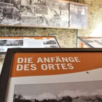 Ausstellung zur bewegten Geschichte Wollseifens in der alten Schule des verlassenen Dorfes