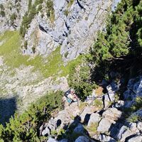 Abstieg im unteren seilversicherten Kletterabschnitt