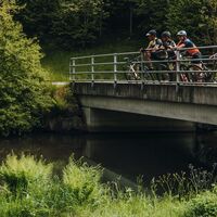 Mountainbiker fahren in der Nähe von der Zaglmühle