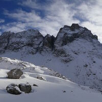 kurz vor der Karlsbader Hütte verschwindet die Sonne wieder hinter den Felswänden