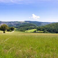 weite Blicke über die Hügellandschaft der Region