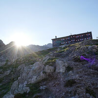 kurz vor der Karlsbader Hütte streifen uns die ersten Sonnenstrahlen