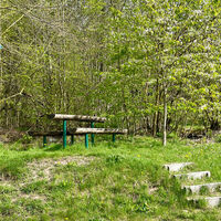 Kaltes Loch mit Sitzbank