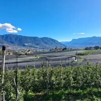 Ausblick unterhalb dem Tiroler Kreuz am Apfelweg