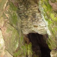 Mundloch eines ehem. Bergwerkstollens im Uhufels