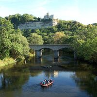 Schlauchboottour auf der Saale unterhalb der Rudelsburg
