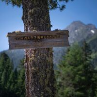 Abzweig zum Kraftort Schwarzbrunnen