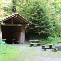 Schutzhütte mit Feuerstelle