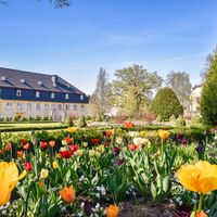 Palais von Nell in Ortslage Perl - Barockgarten am Moselsteig-Zuweg