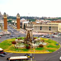 Plaza de Espana, die venezianischen Türme und der Palau Nacional in Barcelona - Spanine
