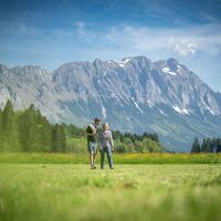 Wandern vor Bergpanorama