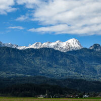 "Drau-Ebene" Spaziergang, Blick auf den frisch verschneiten Mittagskogel
