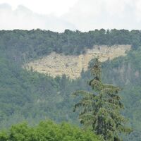 Felssturz-Wand von der Werra aus gesehen