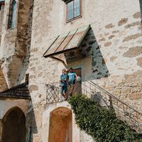 Radfahrer bei der Burg Clam
