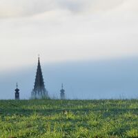 ...die drei Türme der Basilika ...