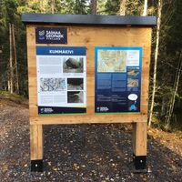 Hinweis auf den Saimaa Geopark am Parkplatz