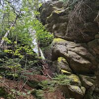 Gigantischer Fels neben dem Großalmeyerschloß