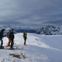 eindruecke-vom-gipfel-im-hintergrund-der-admonter-reichenstein-li-und-der-gr-oedstein-re