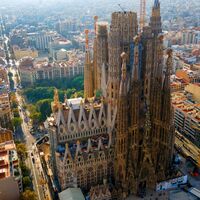 Luftdrohnenansicht der Sagrada Familia in Barcelona