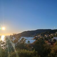 PANORAMABLICK VOM WEG ZWISCHEN CASALVELINO CAPOLUOGO UND PIOPPI, LETZTER ABSCHNITT IN DER NÄHE DES TURMS VON PIOPPI