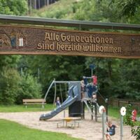 Mehrgenerationen-Spielplatz bei Lenne